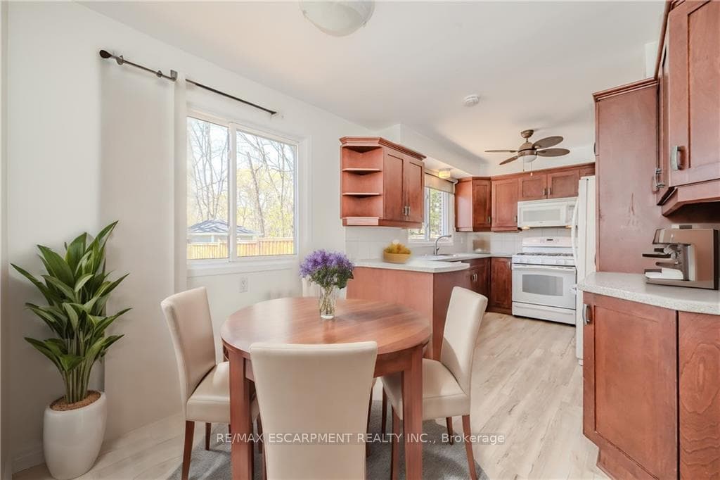 250 LINWOOD Crescent photo 10