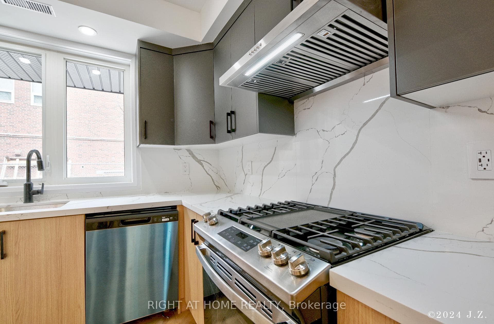153 Macdonell Avenue Unit Laneway photo 11