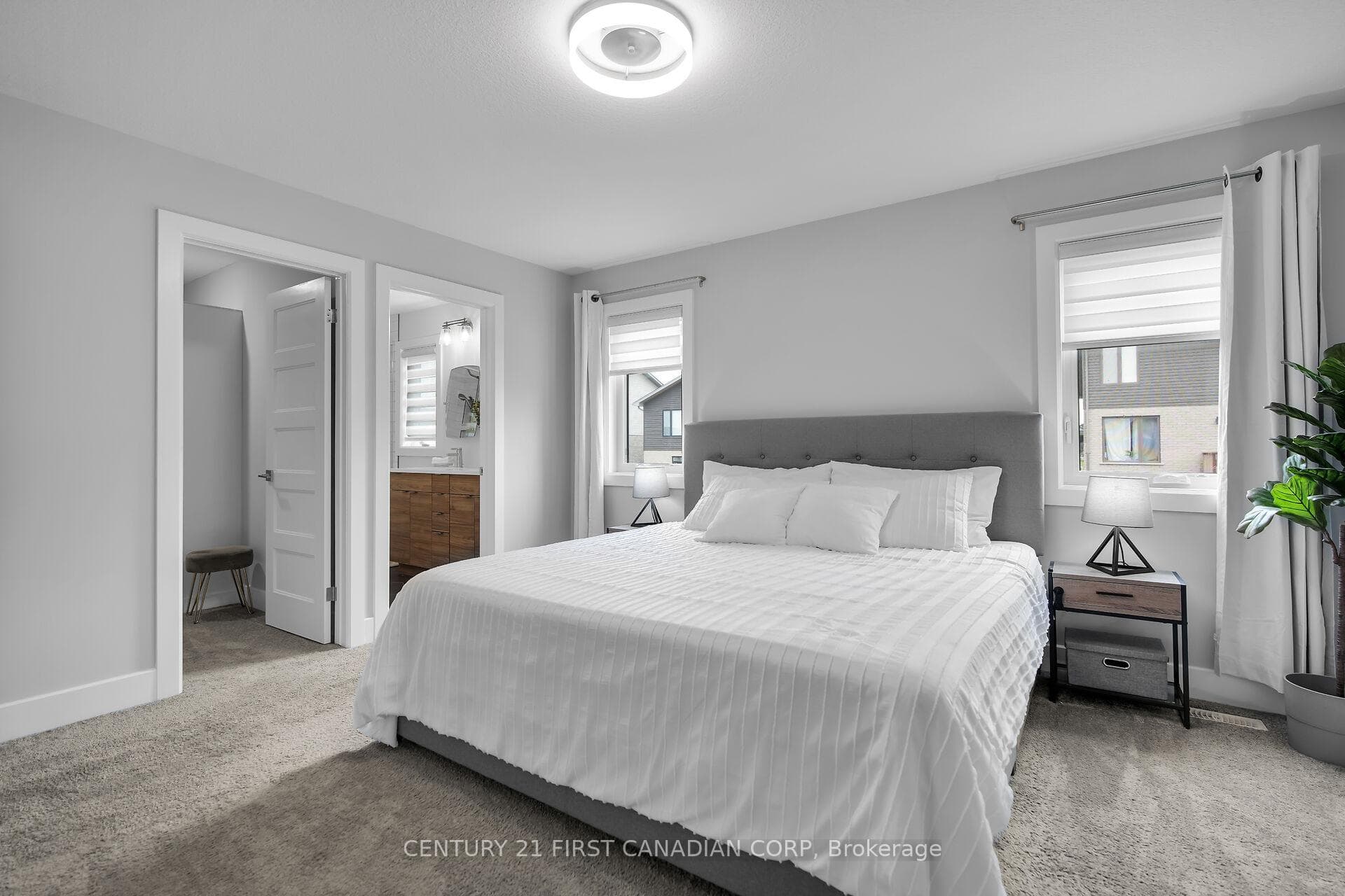 1576 Dylan Street photo 18