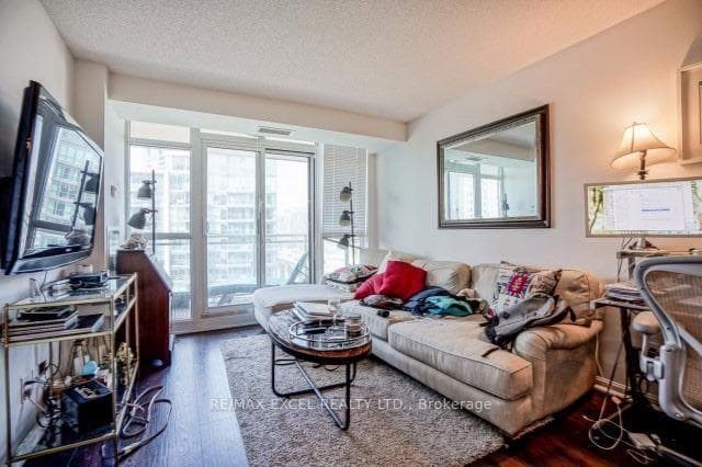 35 Bastion Street Unit 1716 photo 10