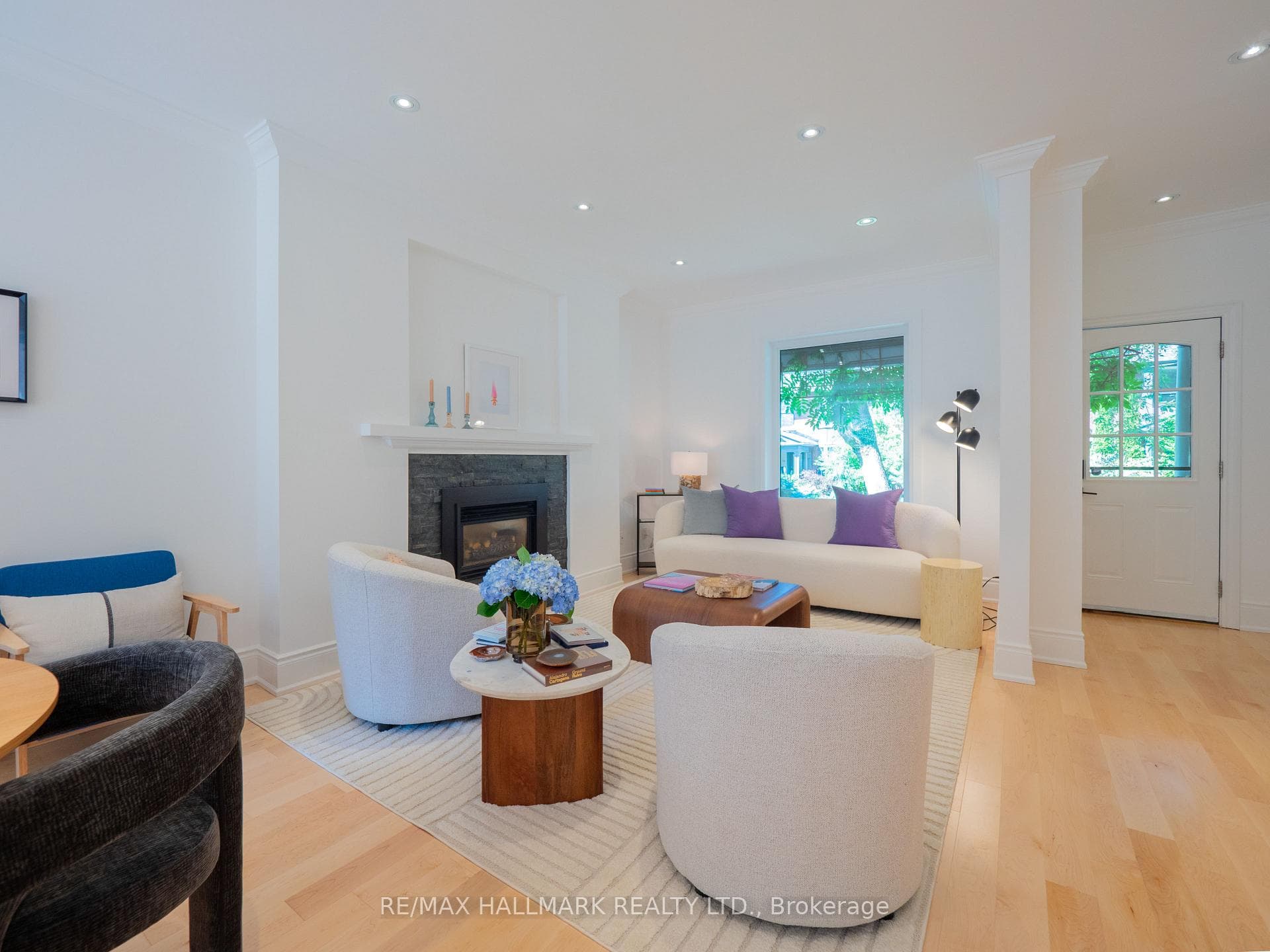 65 Hampton Avenue photo 10