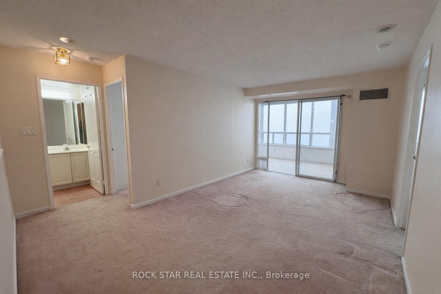 88 Corporate Drive Unit 2702 photo 2