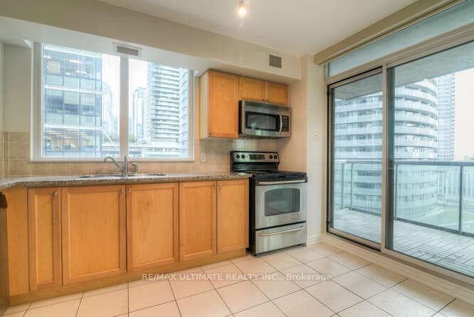 30 Grand Trunk Crescent Unit 1010 photo 11