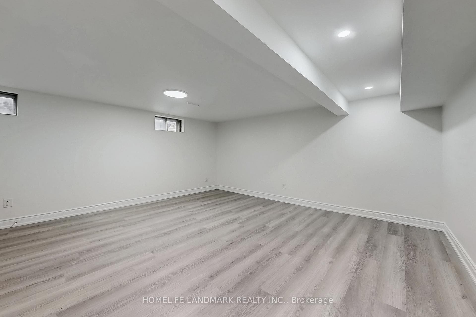 38 Pebblehill Square photo 43