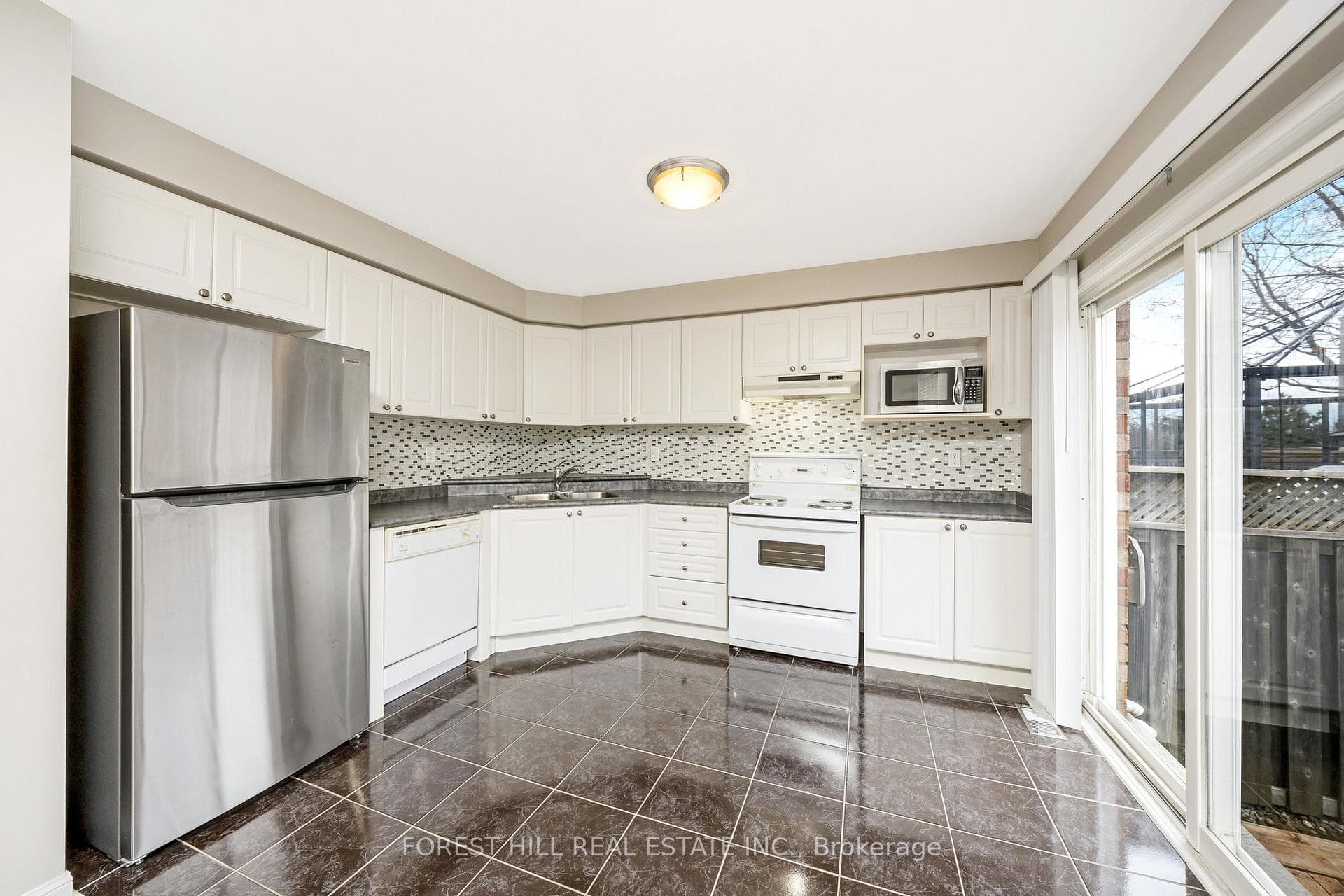 1637 Stover Crescent photo 13