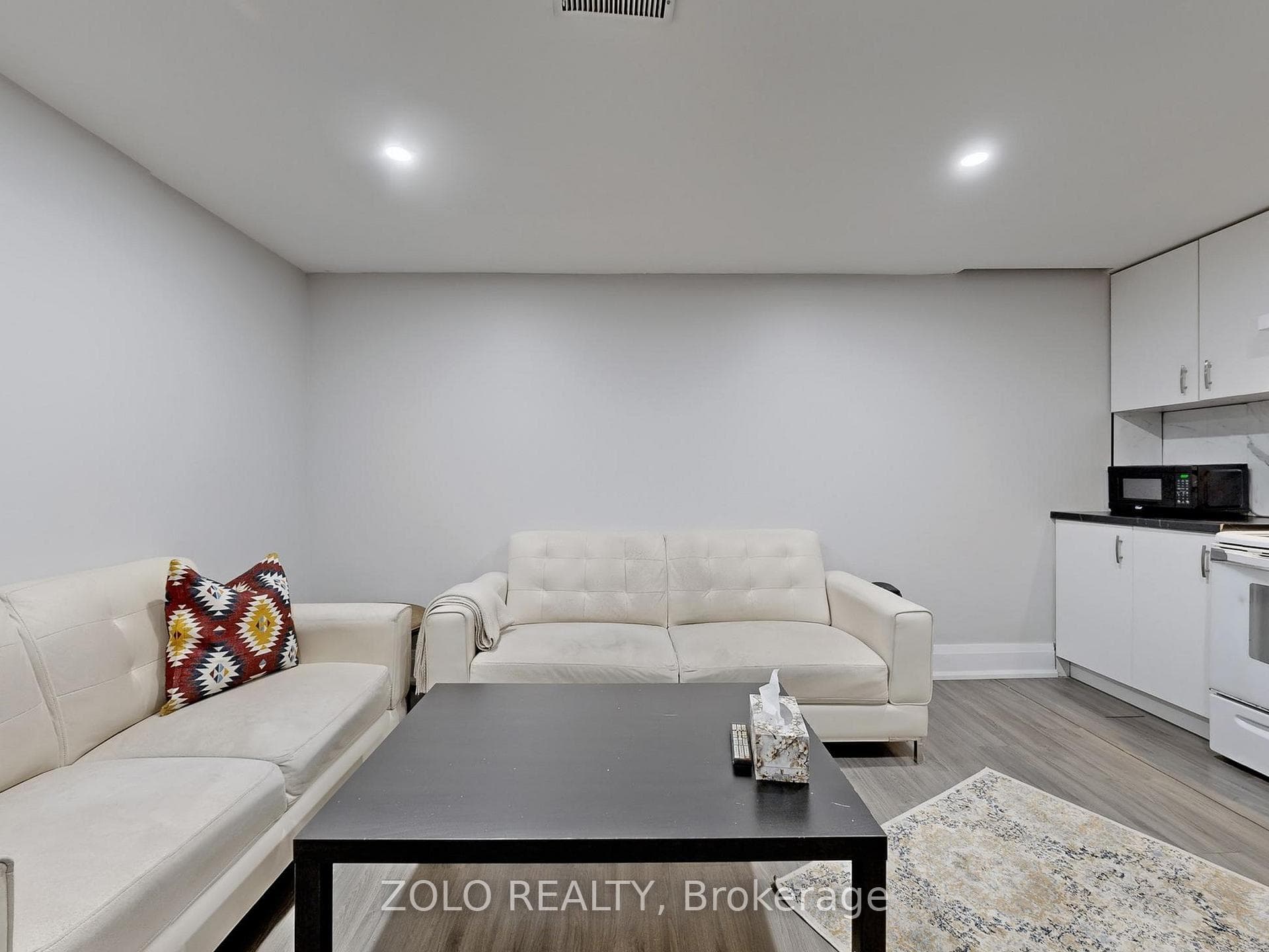 226 Thoms Crescent photo 35