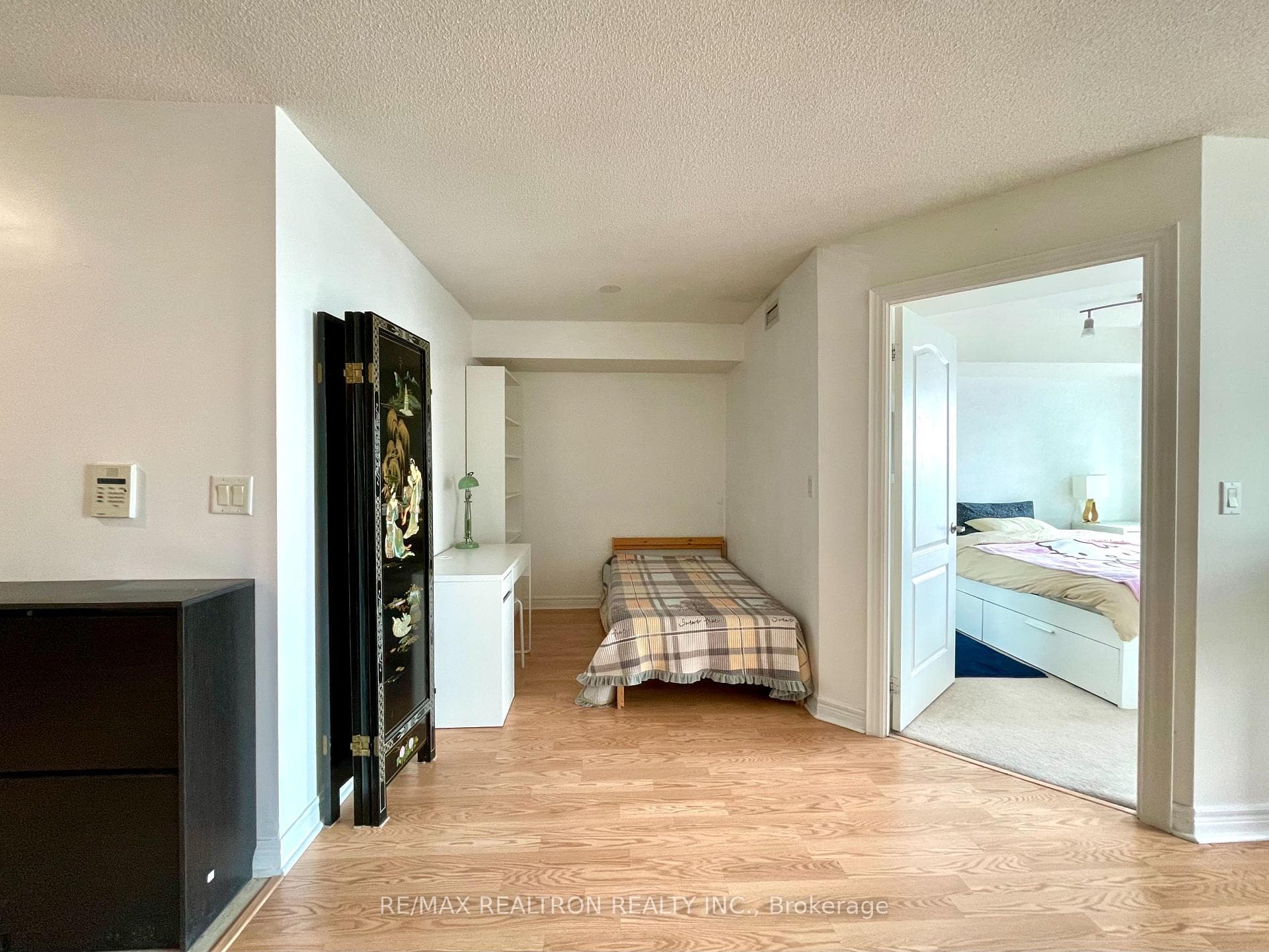 212 Eglinton Avenue Unit 1802 photo 7