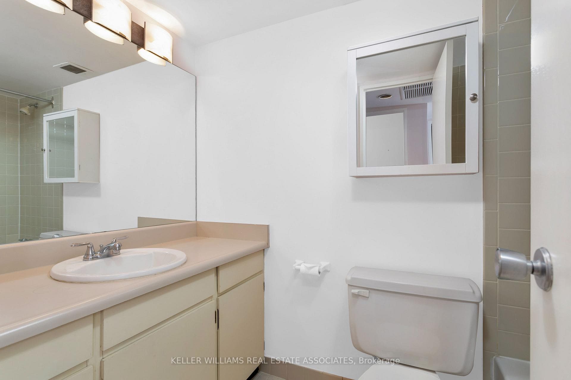 1400 Dixie Road Unit 915 photo 10