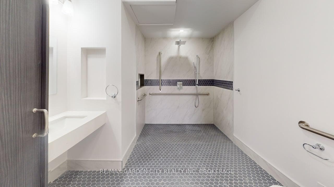 670 Upper Wentworth Street Unit MAIN photo 9
