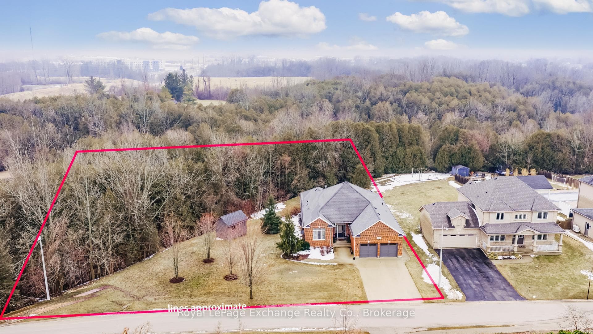 592 Hunter Street photo 3