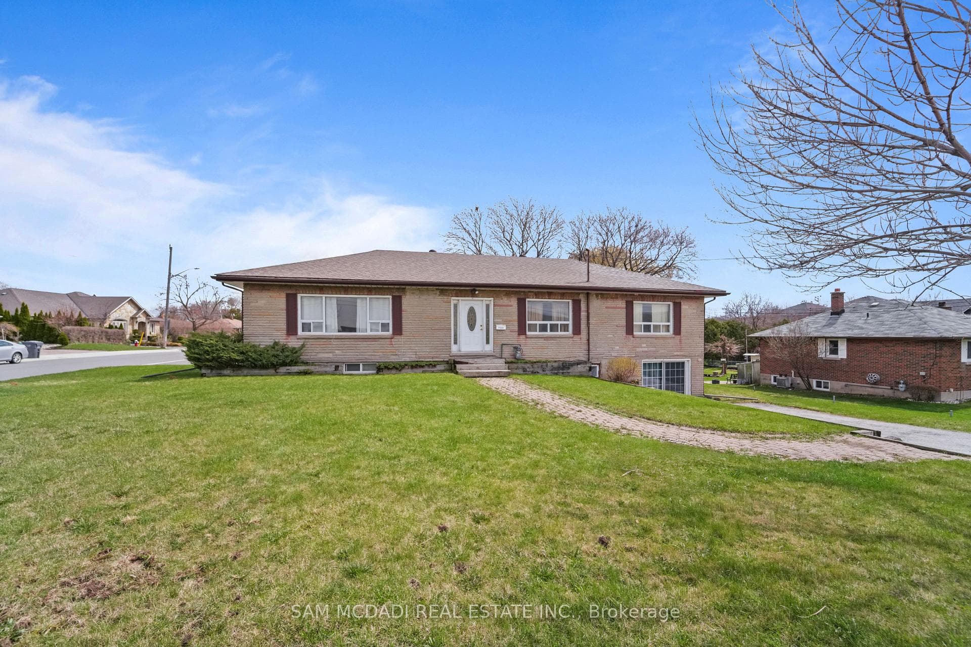 2230 Britannia Road photo 2