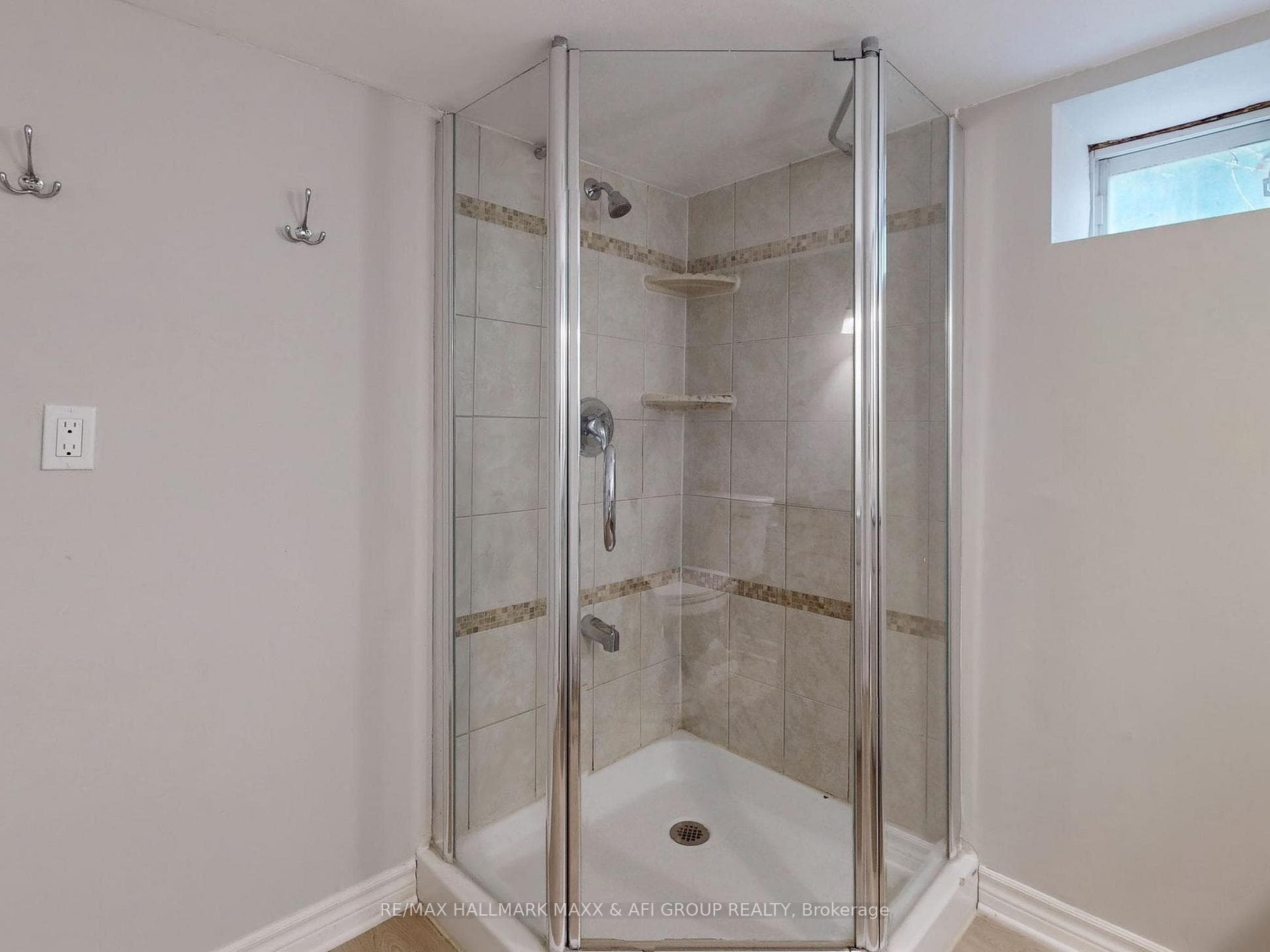 1036 Marley Crescent photo 35