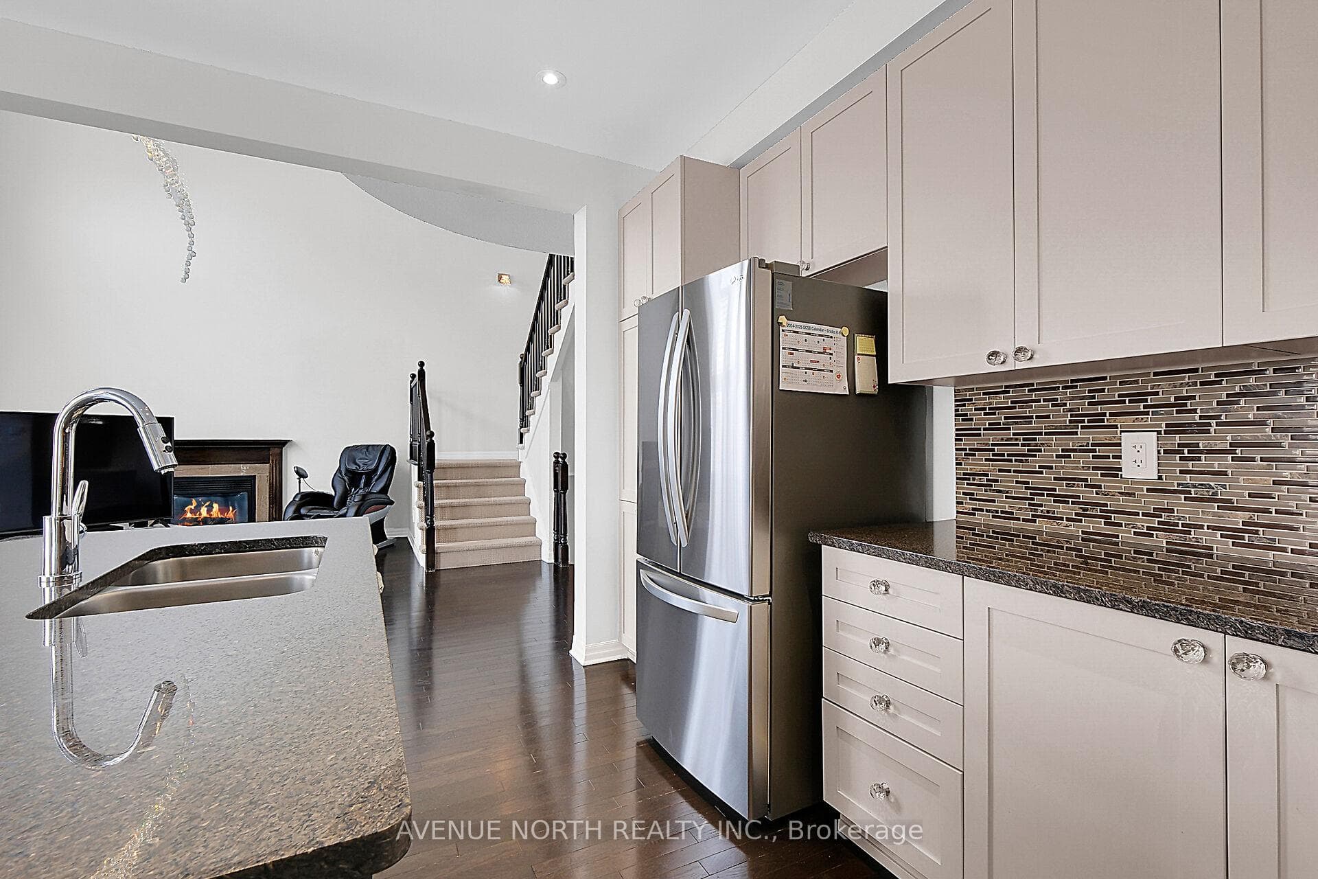 429 Dovehaven Street photo 17