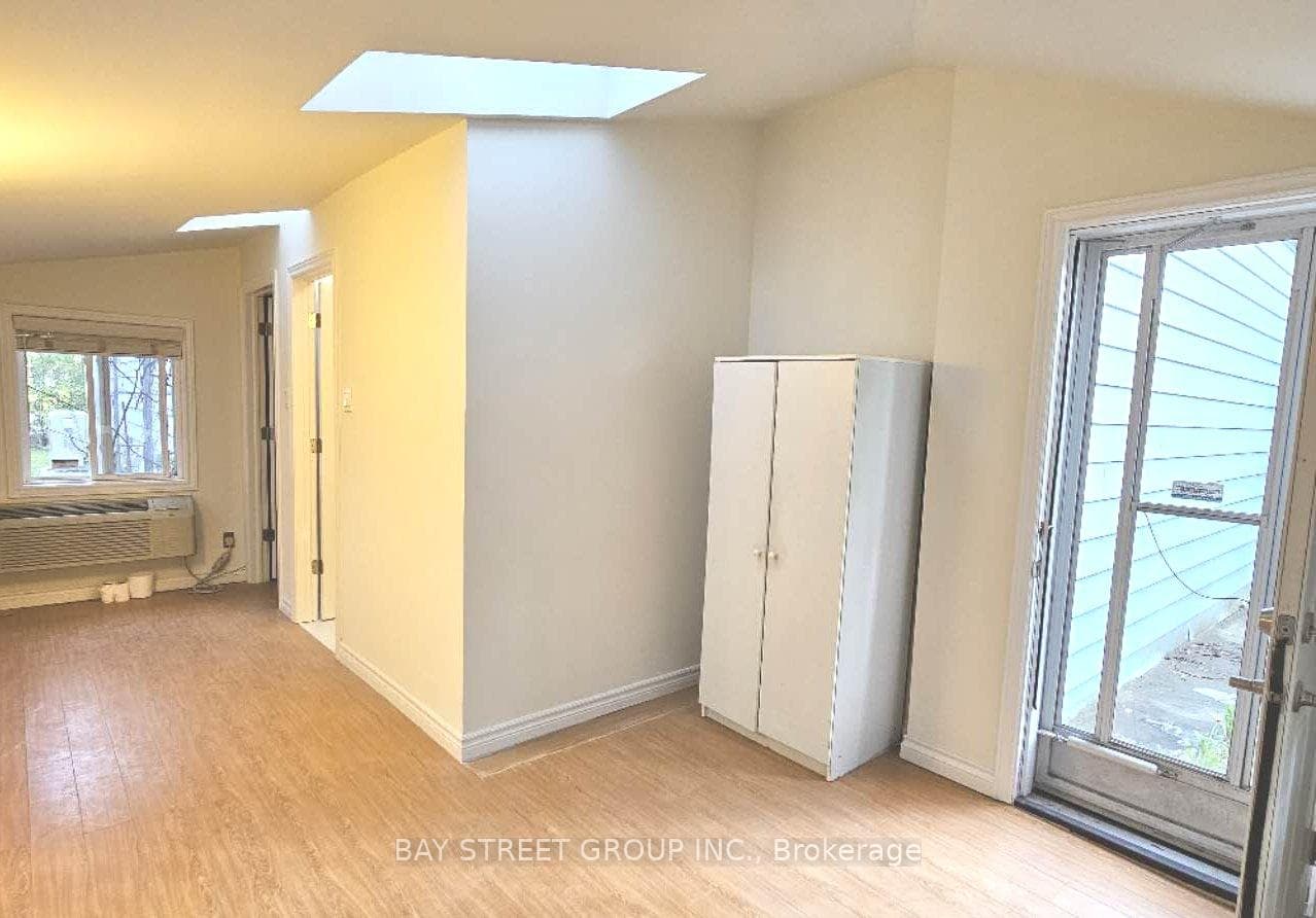 36 Grandview Avenue Unit N-Side photo 4