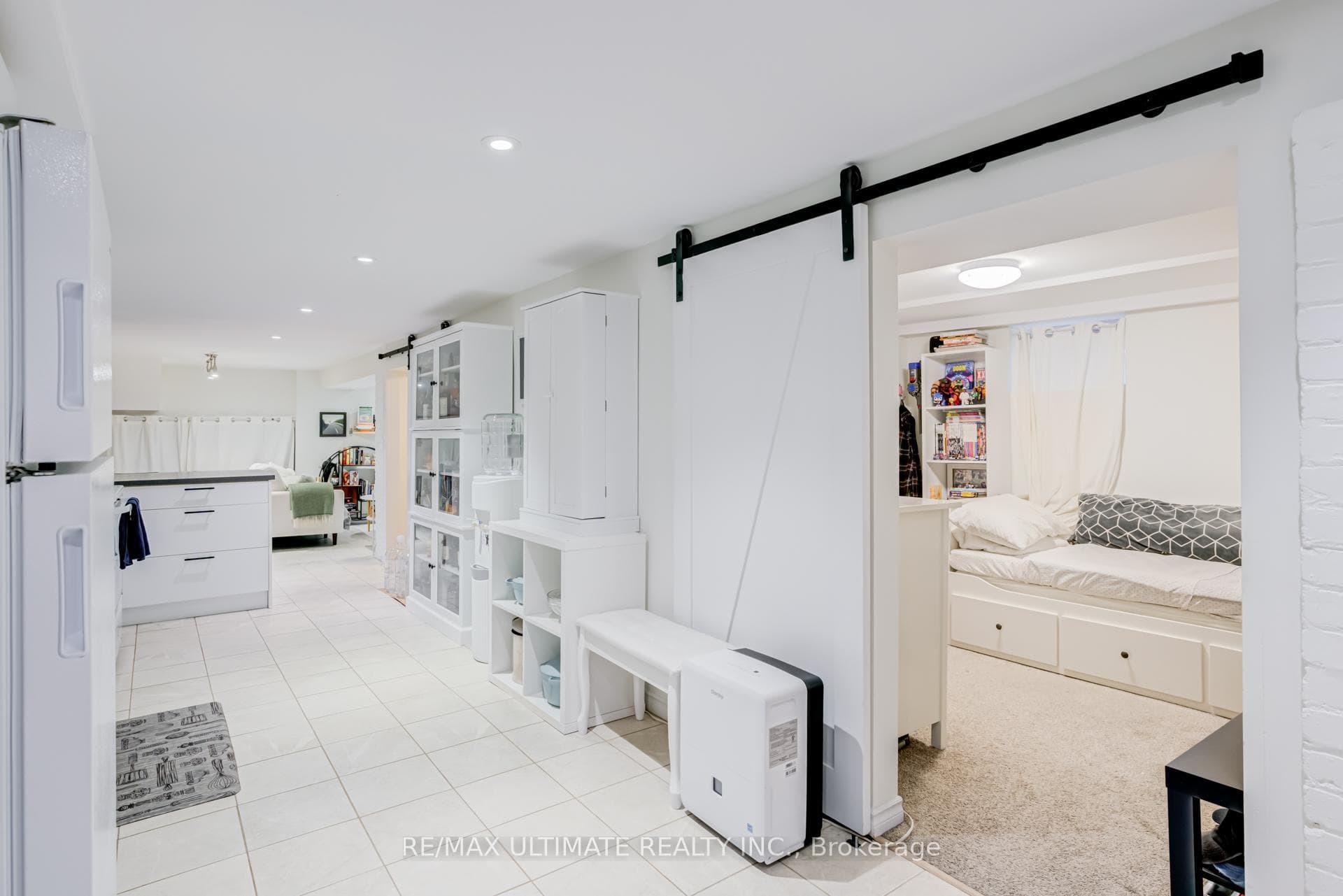 533 Kingston Road photo 7