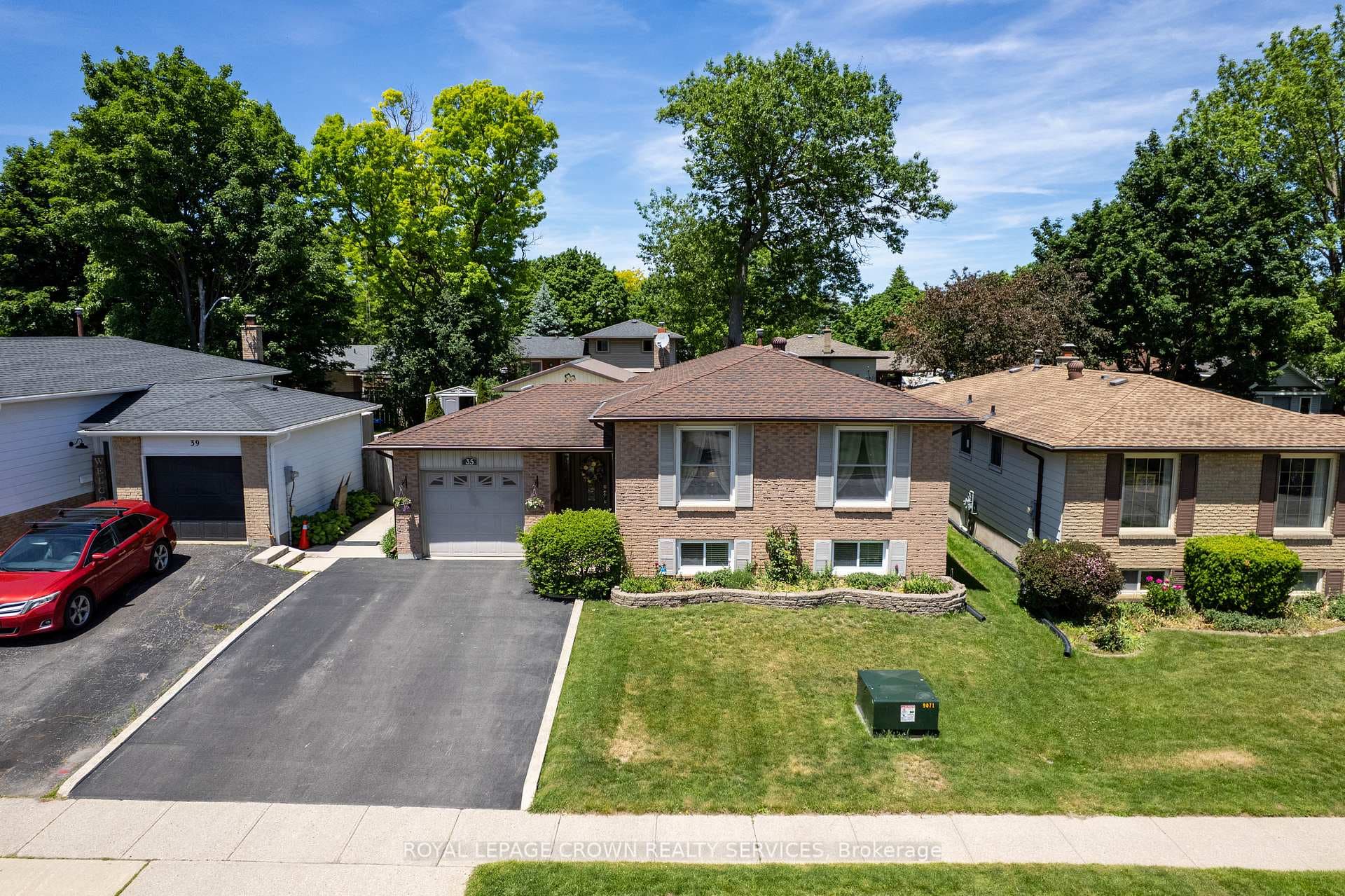 35 Barnicke Drive photo 2