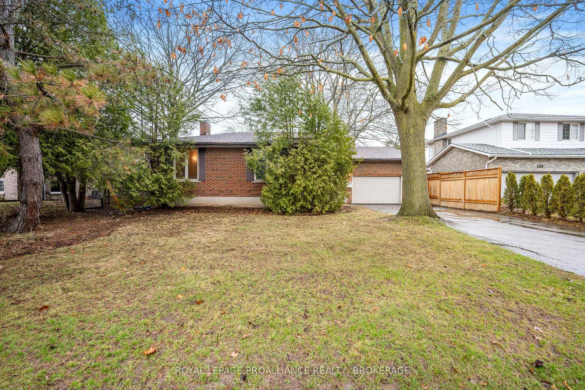 530 Roosevelt Drive photo 1