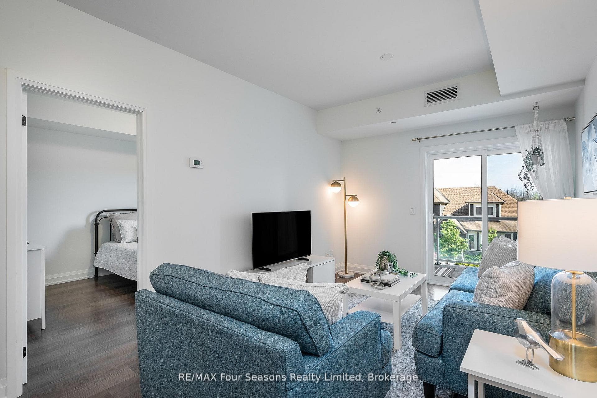 17 Spooner Crescent Unit 208 photo 9