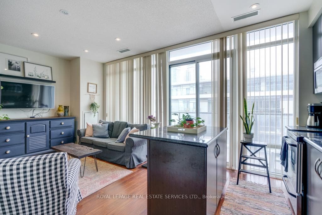 90 Stadium Road Unit 831 photo 5
