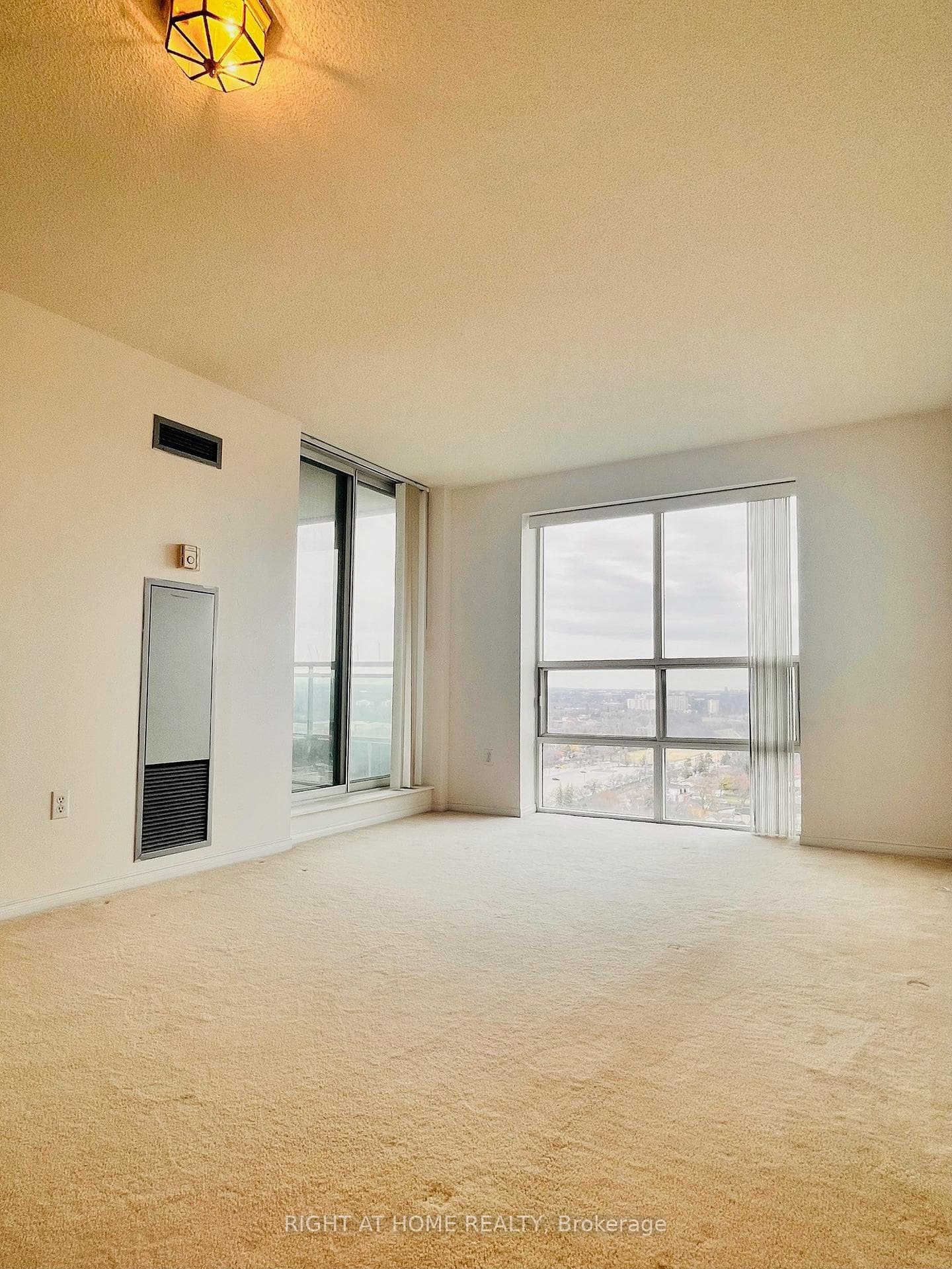 1 Pemberton Avenue Unit 2505 photo 2