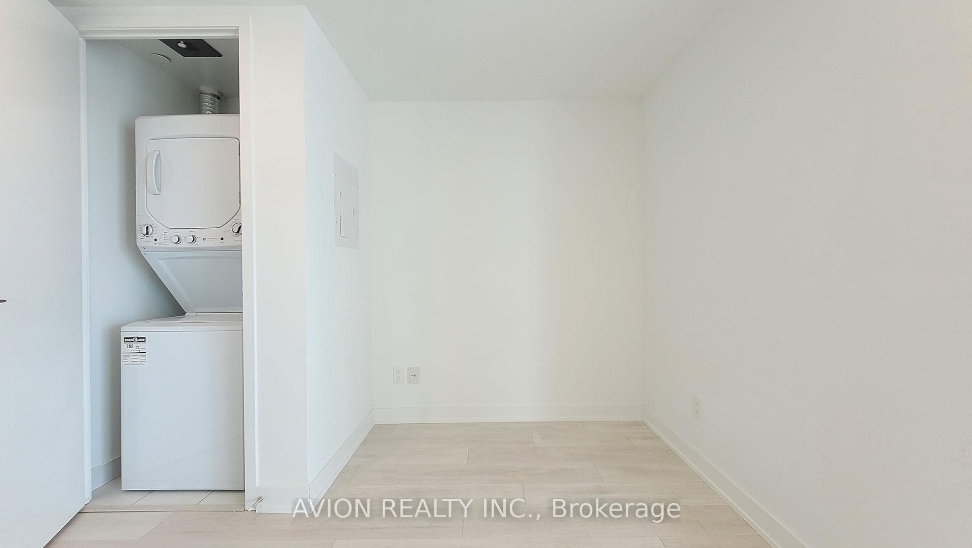 501 Yonge Street Unit 3102 photo 16
