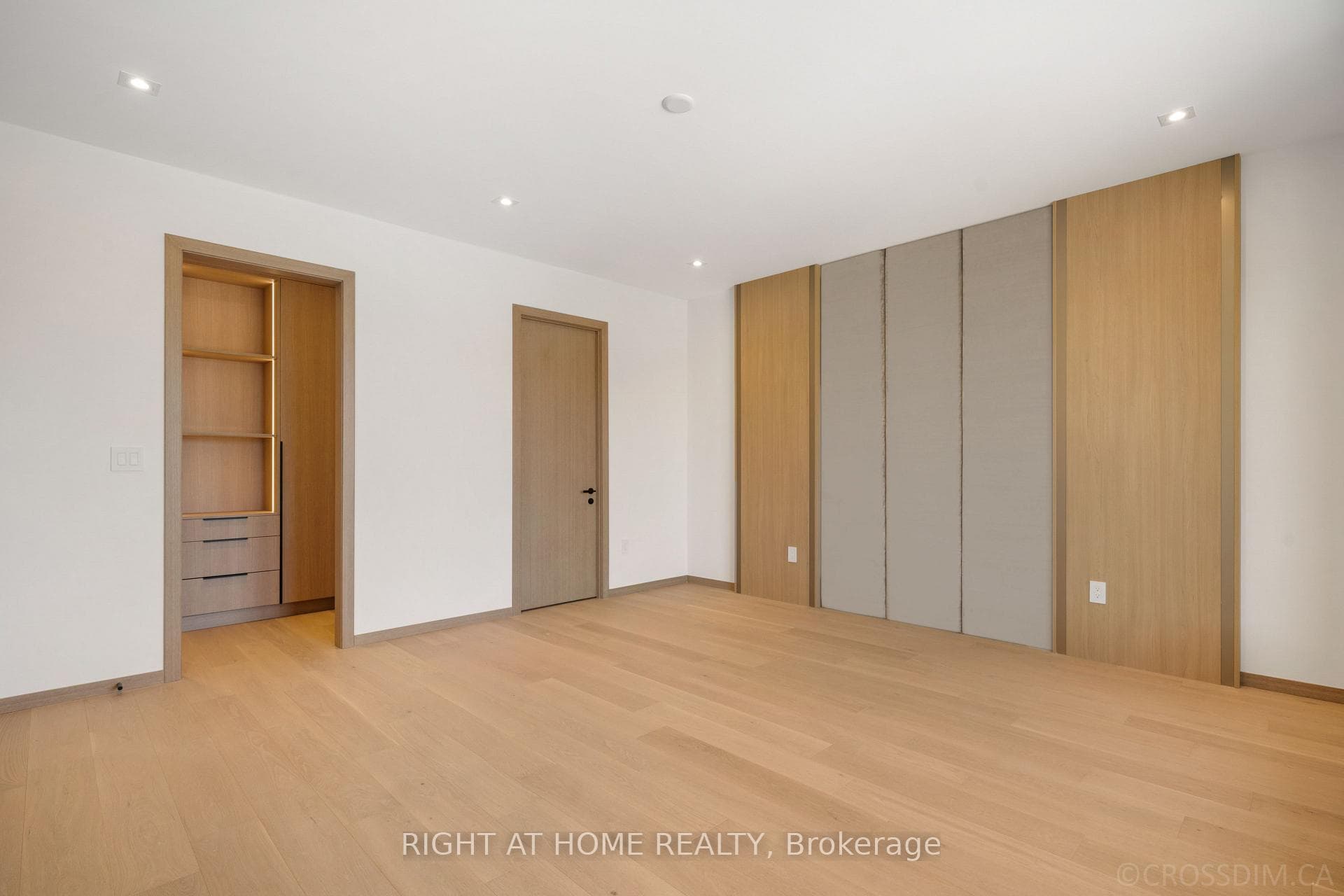 99 Douglas Road photo 32