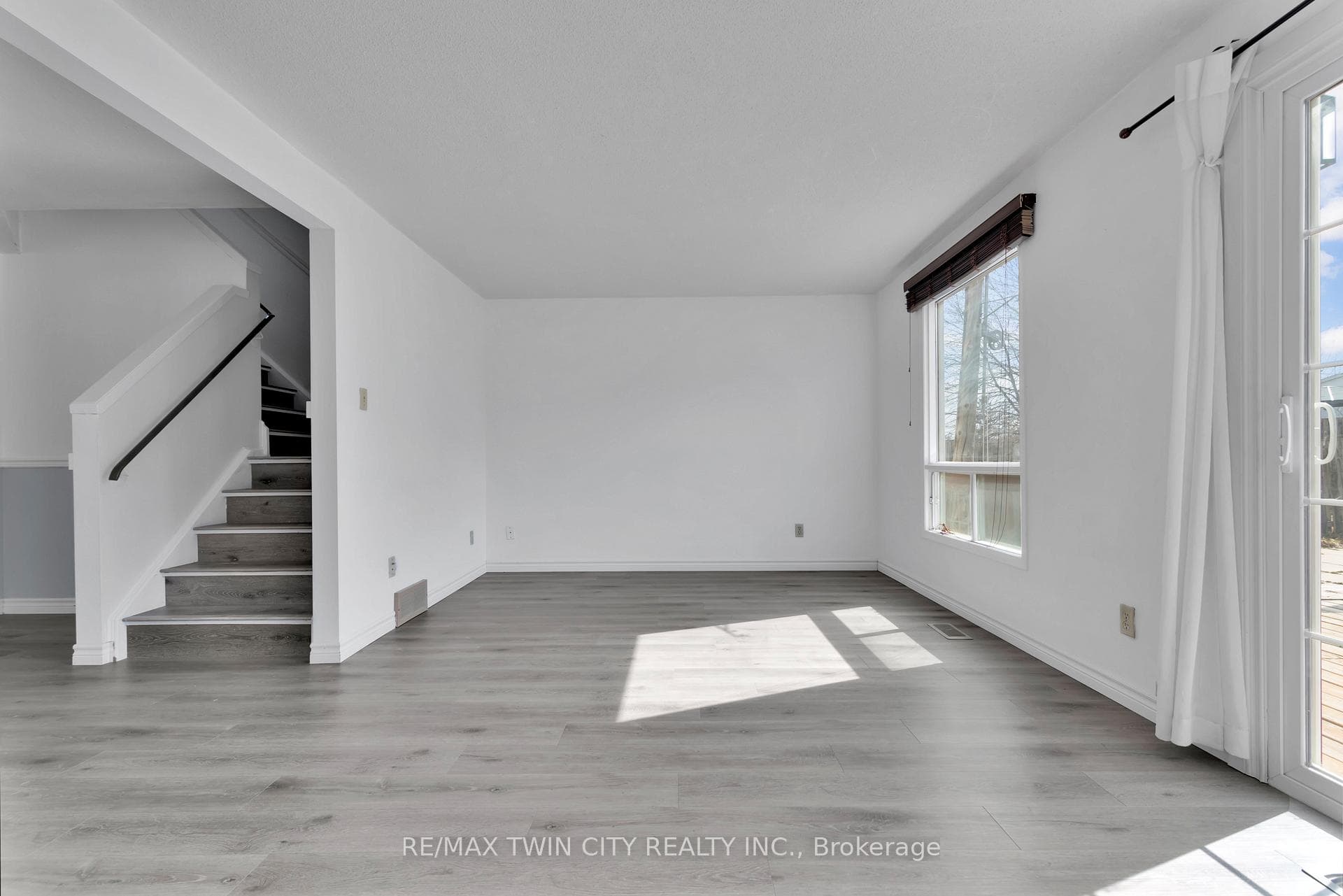 447 Ashby Court photo 16