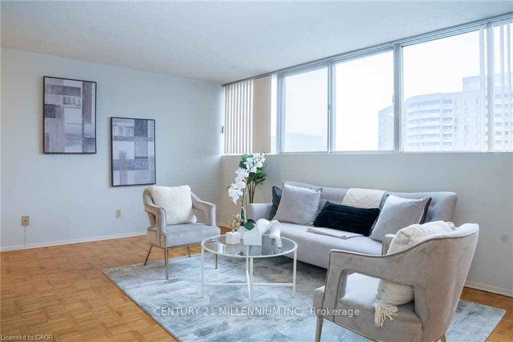 3700 Kaneff Crescent Unit 1103 photo 5