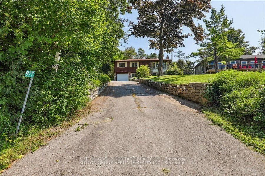 977 Nicholl's Boulevard photo 3