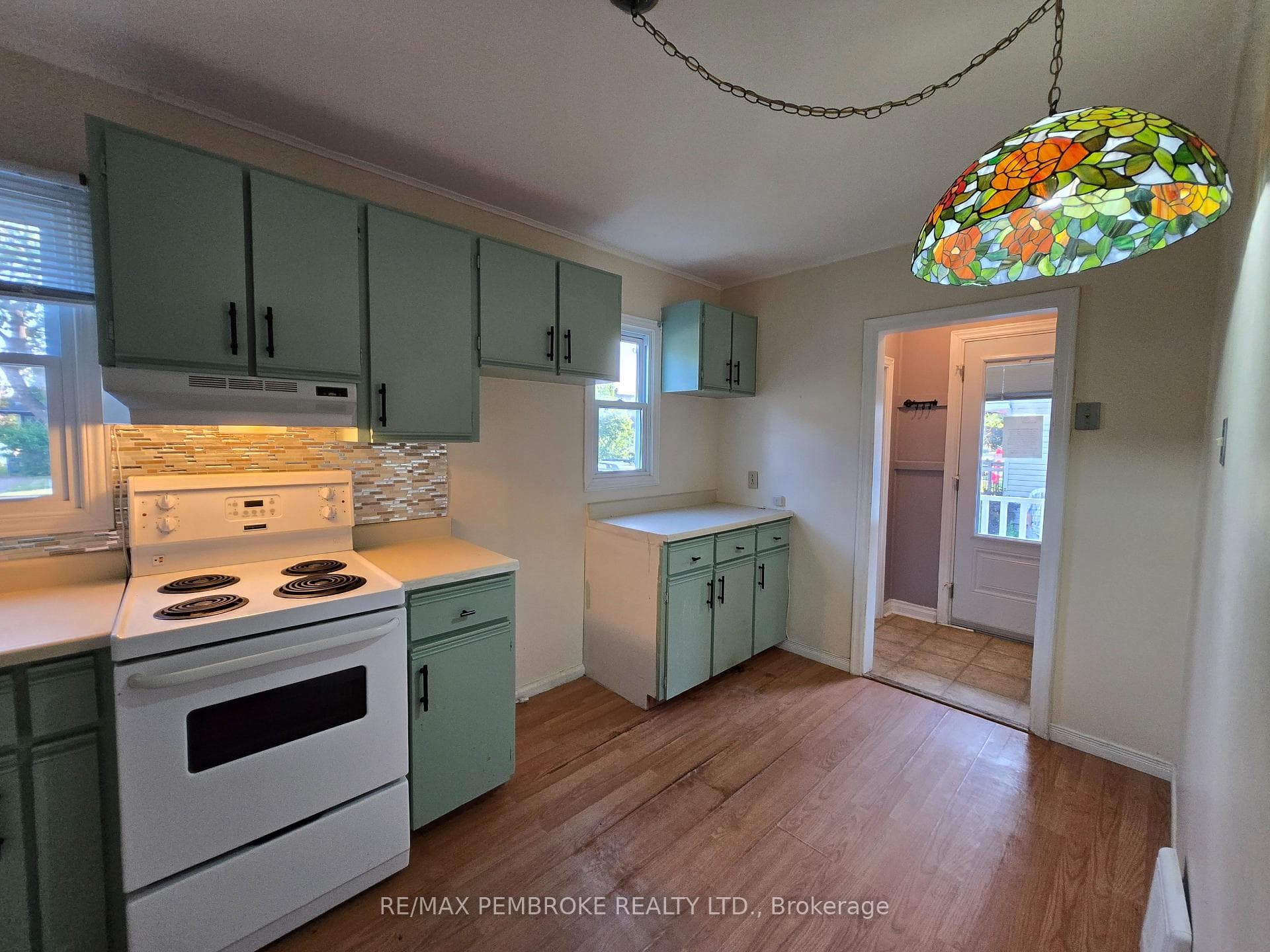 Eat in kitchen