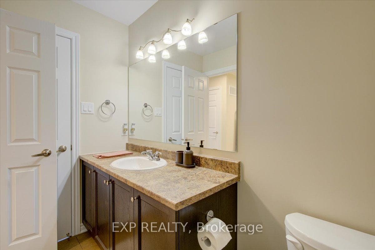 461 MEADOWHAWK Crescent photo 16