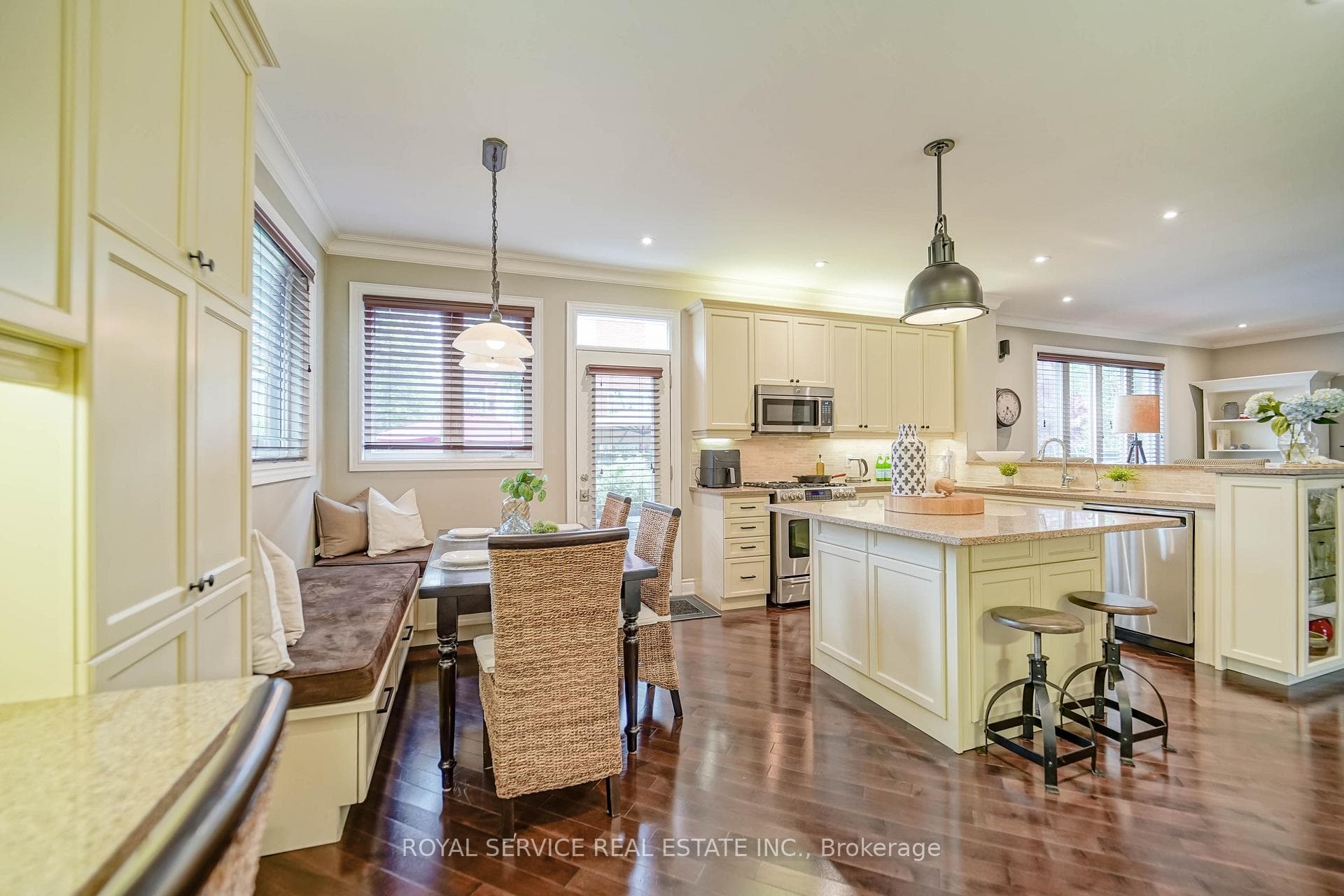 180 Robirwin Street photo 18