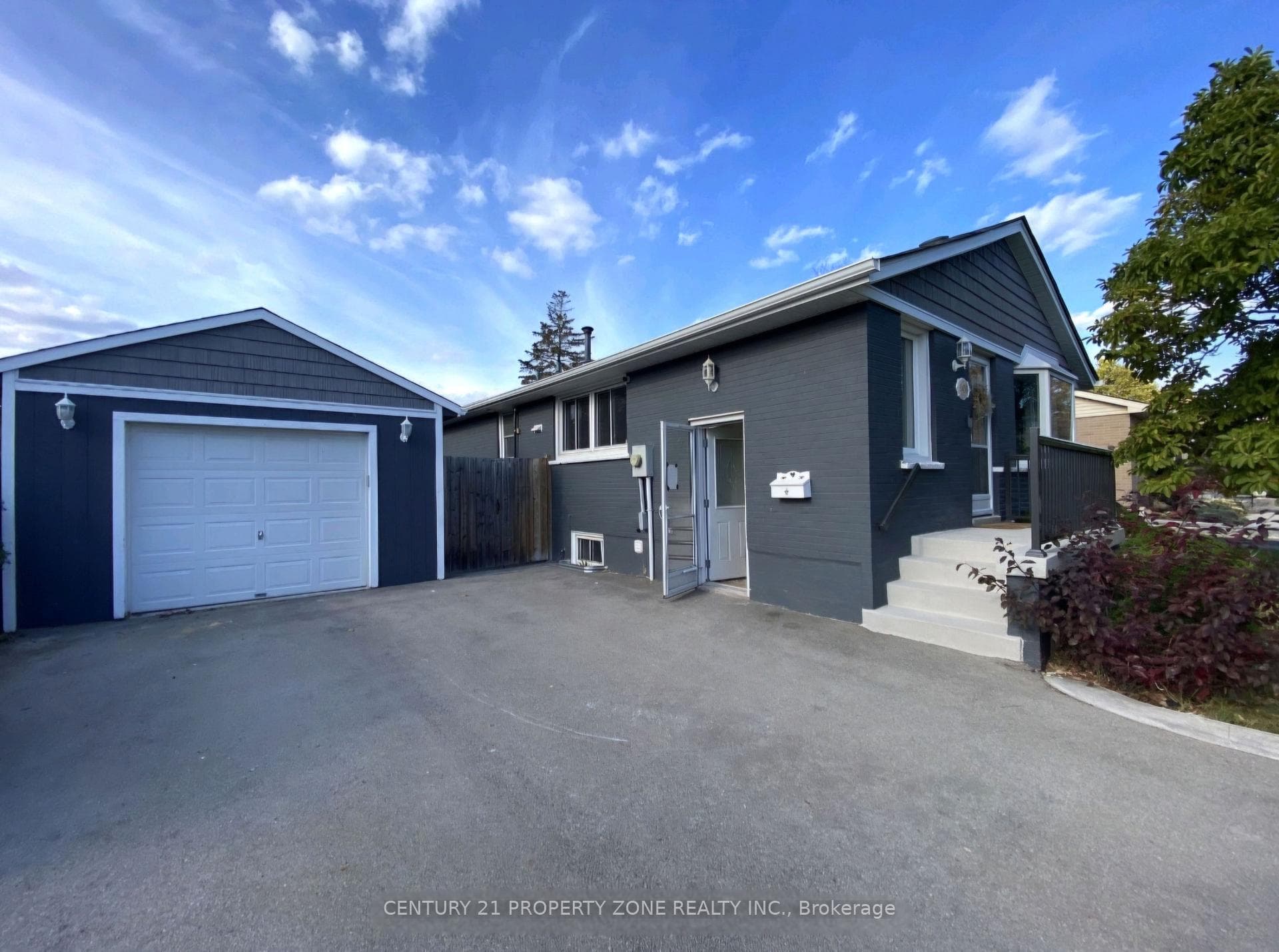 5439 Cornwall Crescent photo 1