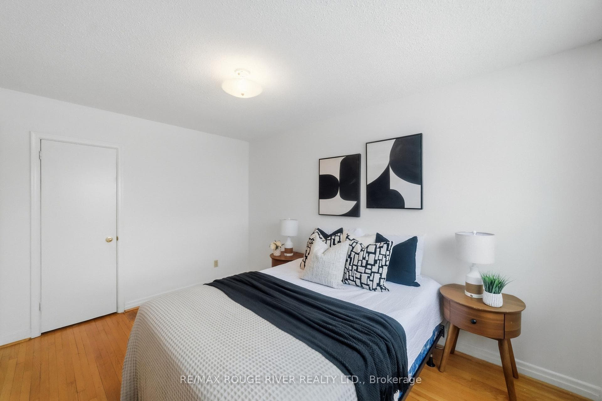 51 Sharbot Avenue photo 20