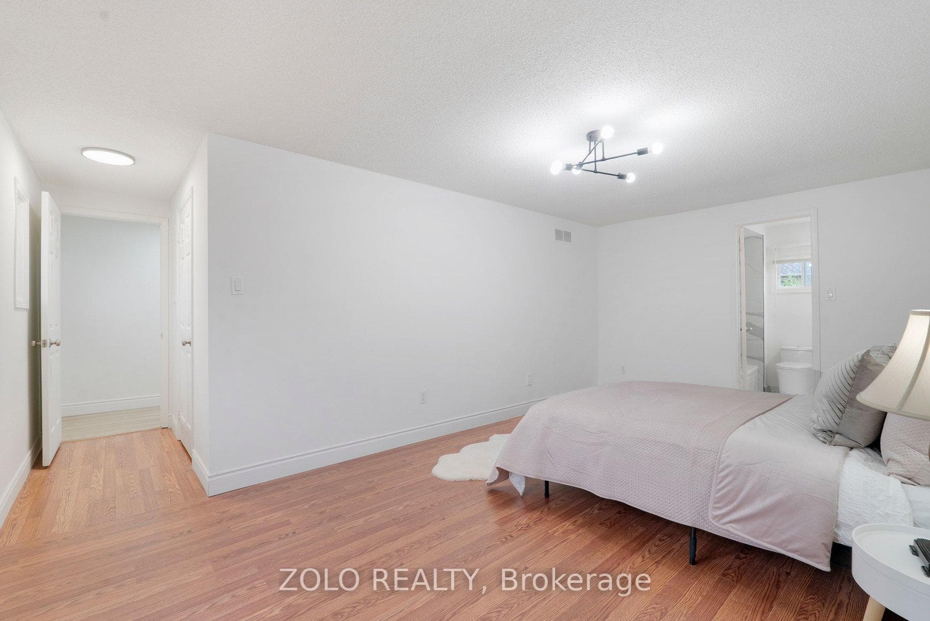272 Elman Crescent photo 22