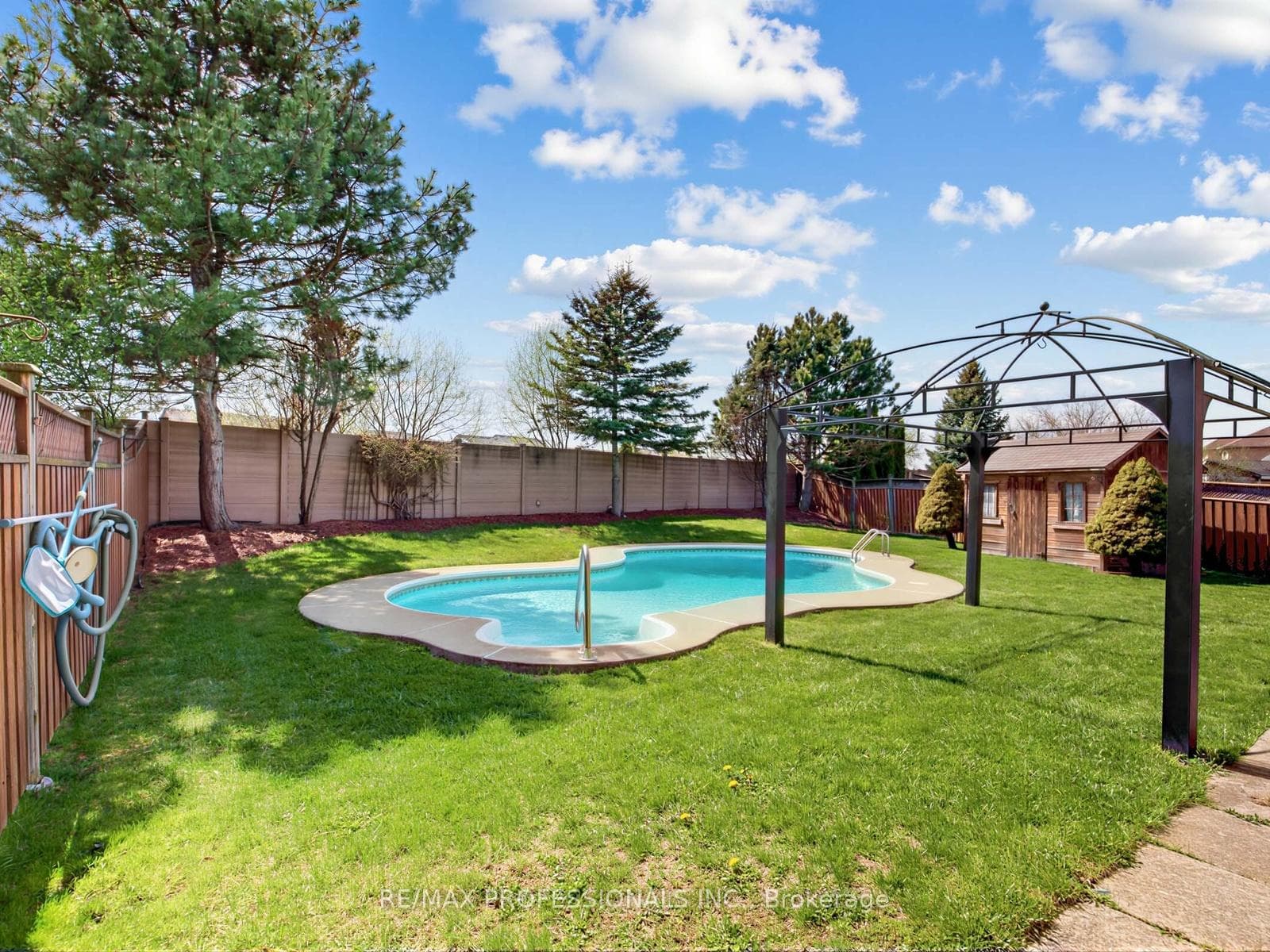62 Banington Crescent photo 25
