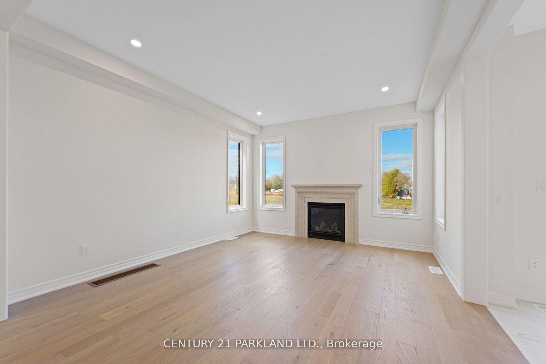 1352 Davis Loop photo 15