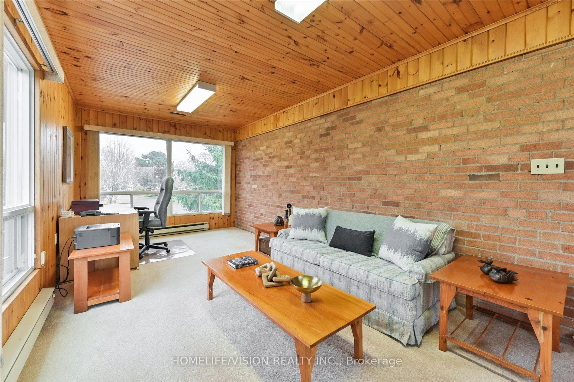 Spacious enough to create own home office oasis