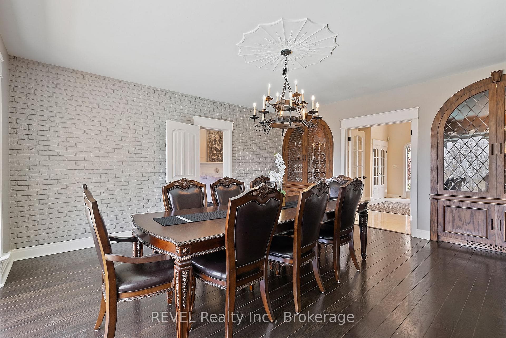 35 CLEARVIEW Heights photo 17