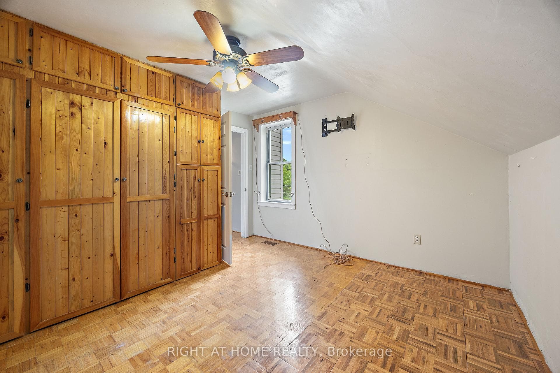 221 Samuelson Street photo 20
