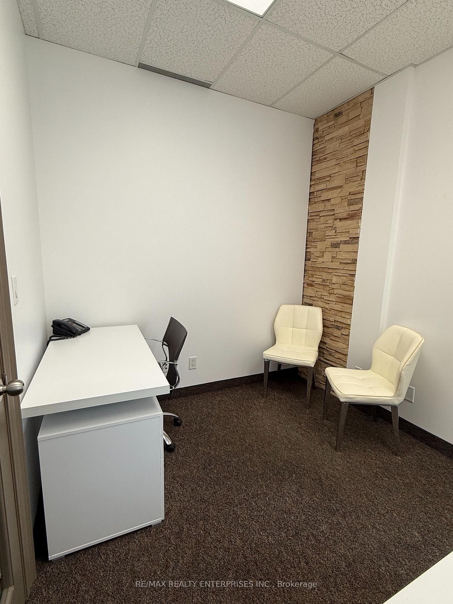 125 Lakeshore Road Unit C-01 photo 1