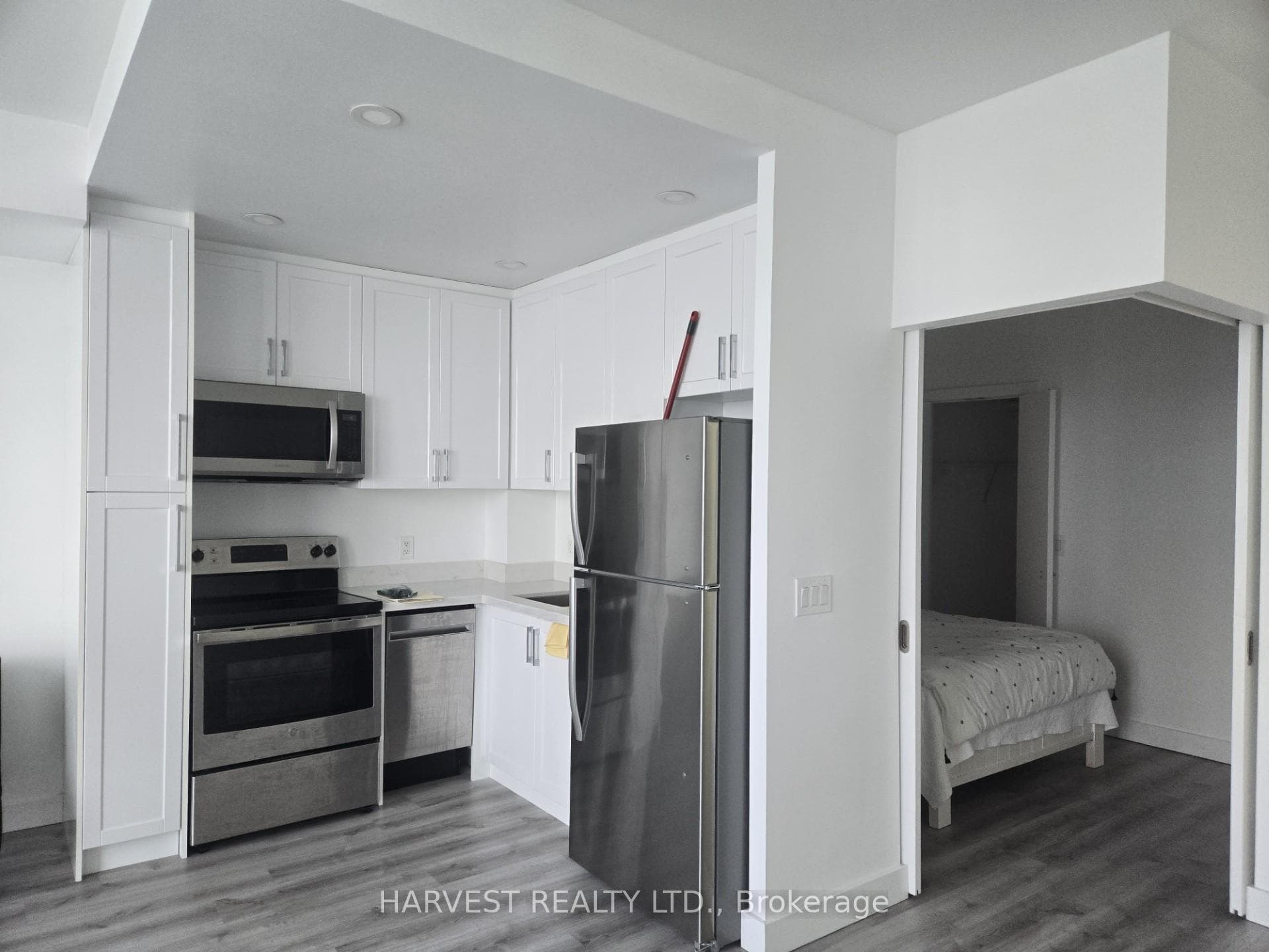 208 Queens Quay Unit 2508 photo 4