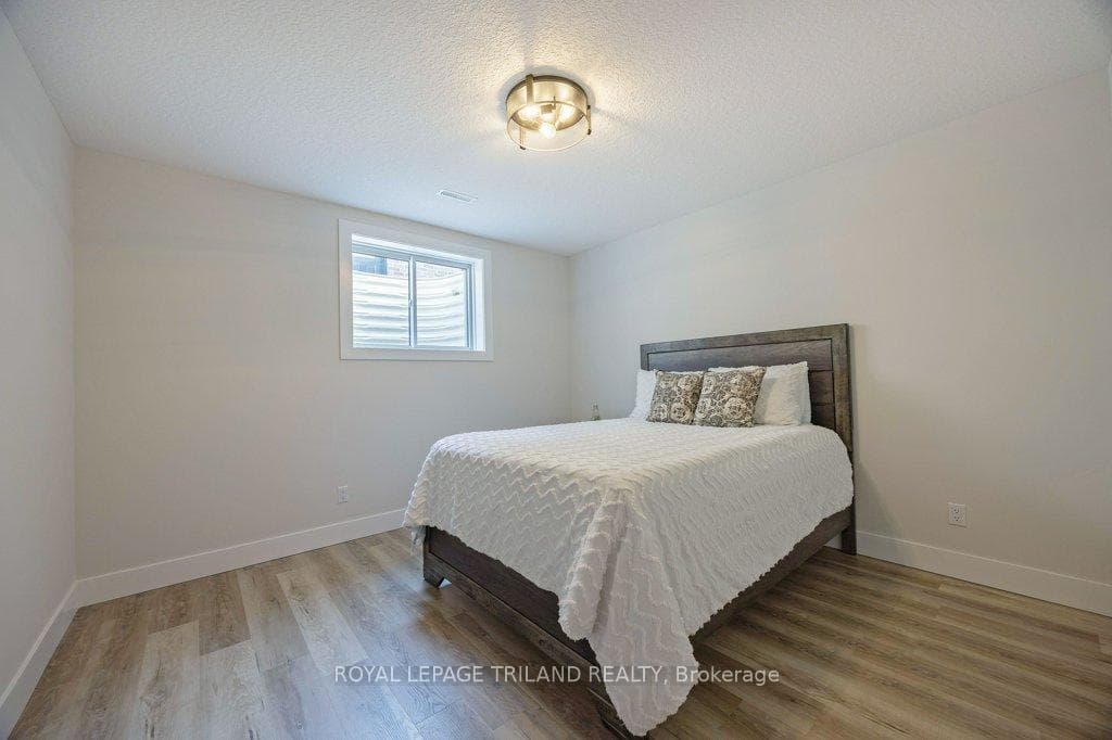 294 Nancy Street photo 34