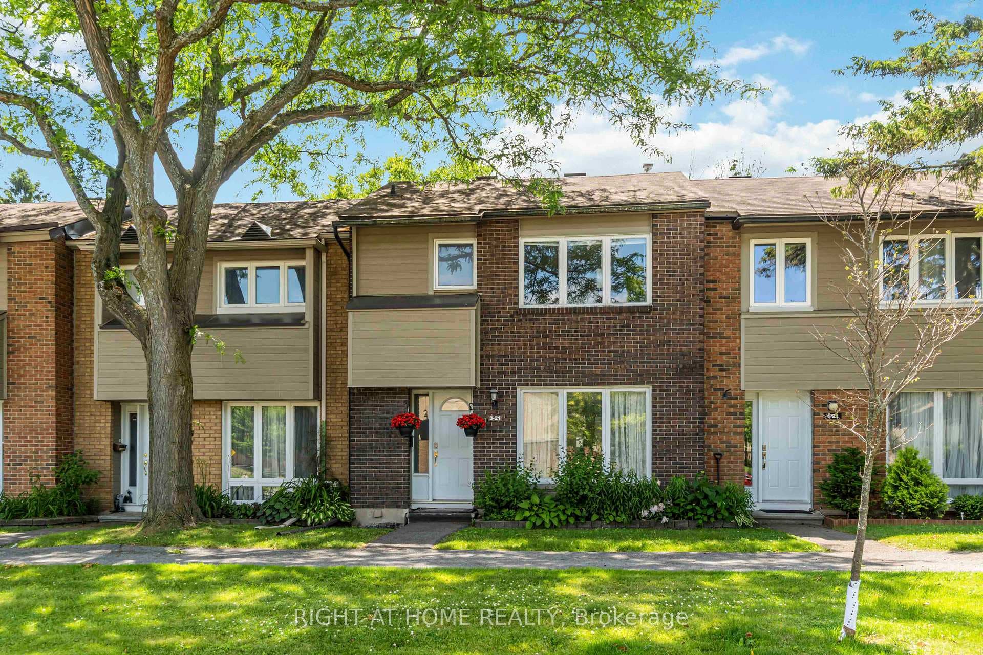 21 Midland Crescent Unit 3 photo 2