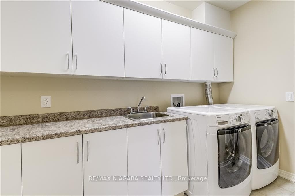 379 Scott Street Unit 207 photo 33