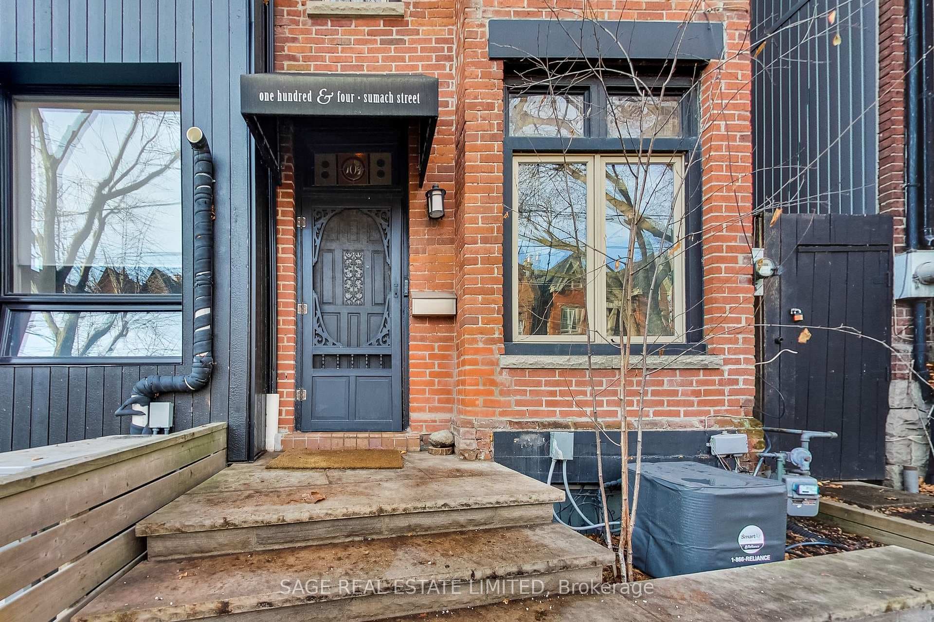104 Sumach Street photo 3