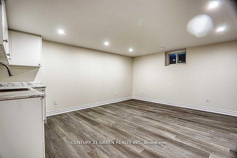 164 Gardiner Drive photo 29
