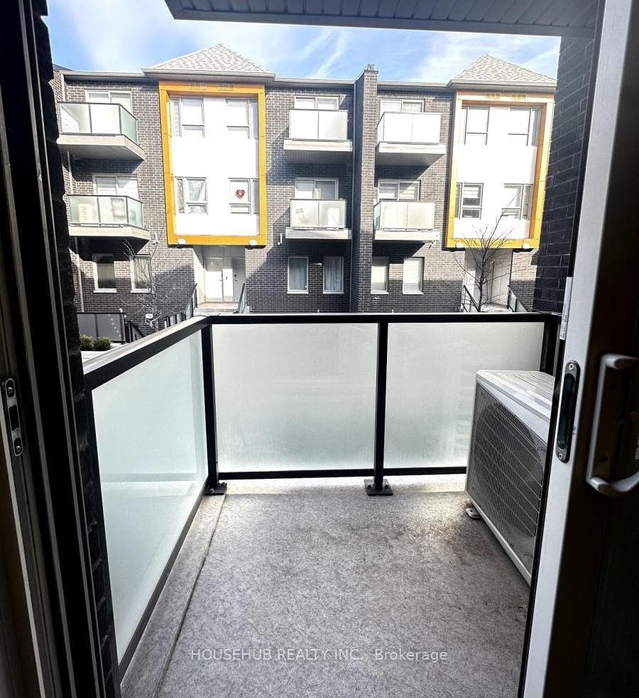 2789 Eglinton Avenue Unit 411 photo 4
