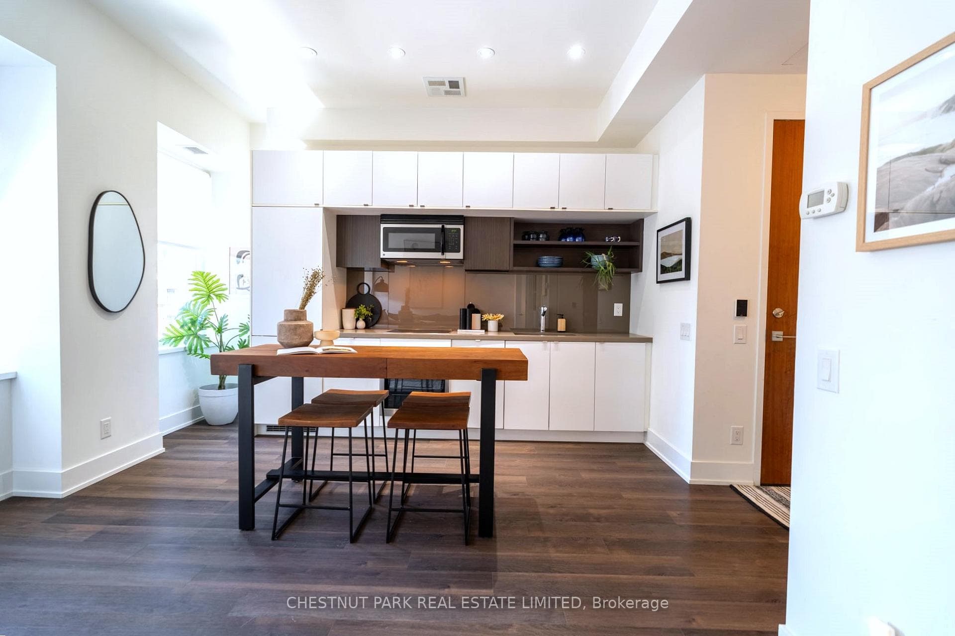 111 St Clair Avenue Unit 320 photo 8