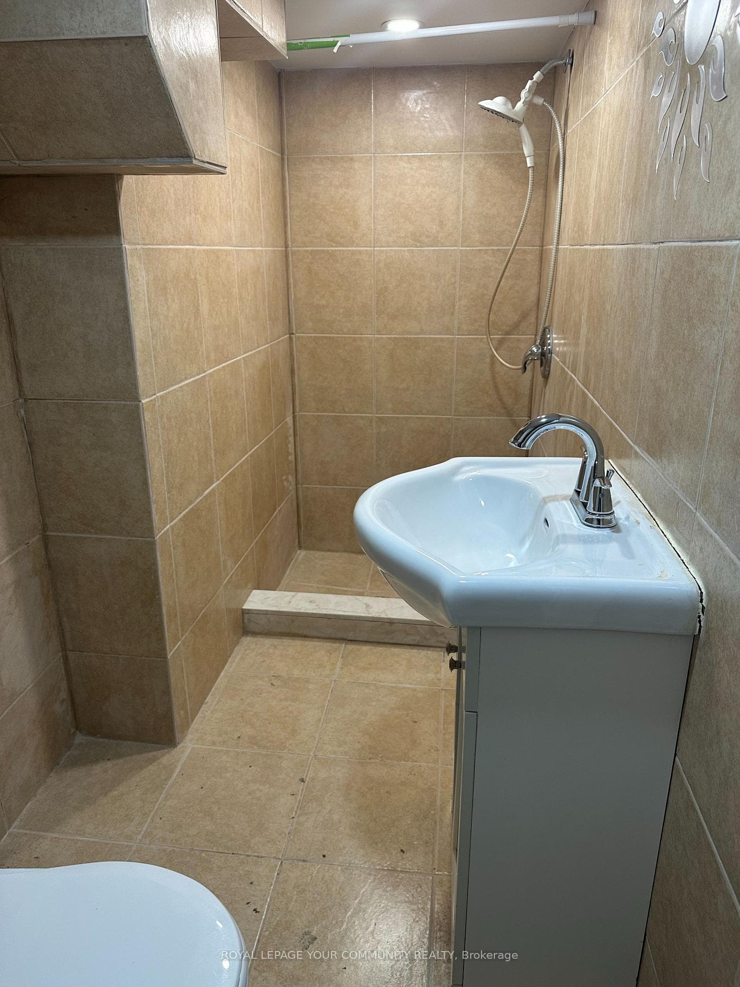 416 Simcoe Street Unit Bsmt photo 9